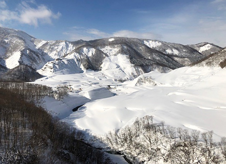 雪に覆われた成瀬ダムの現場（2019年2月）