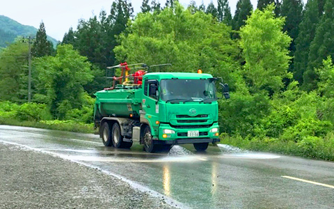 図版：①散水車による道路清掃